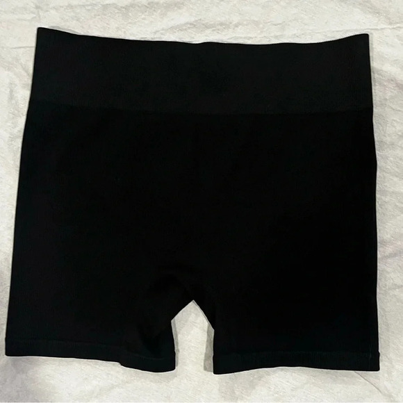 Large tight biker shorts/shapewear black - Picture 2 of 3